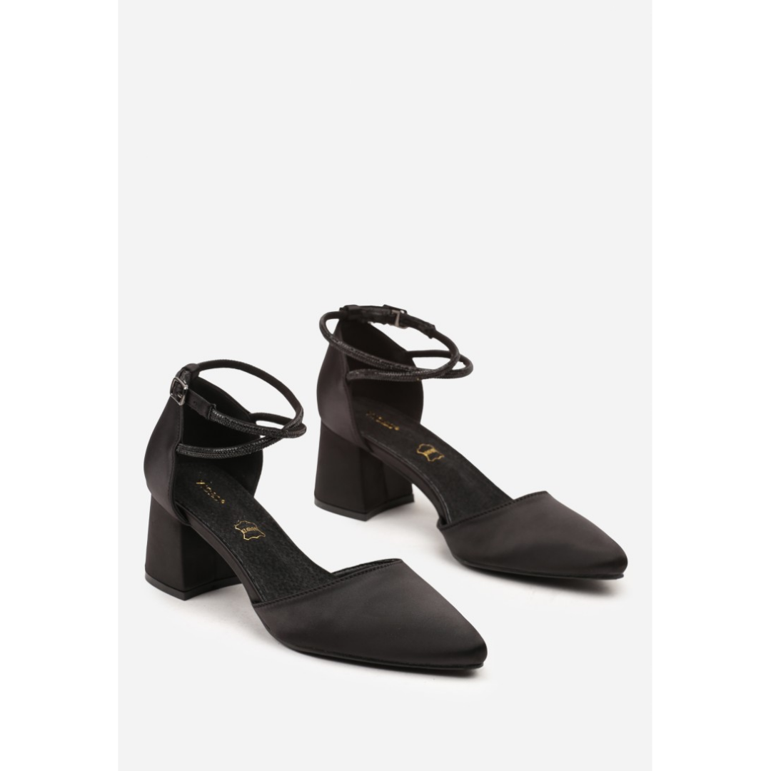 Heeled shoes, black