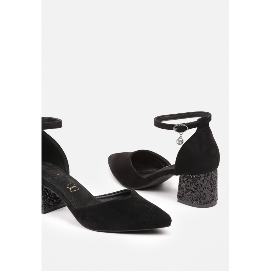 Heeled shoes, black