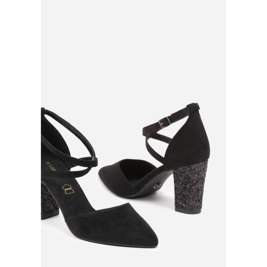 Heeled shoes, black