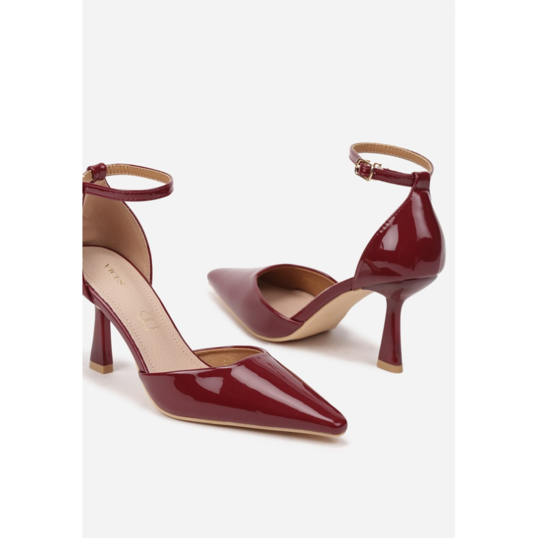 Heeled shoes, red