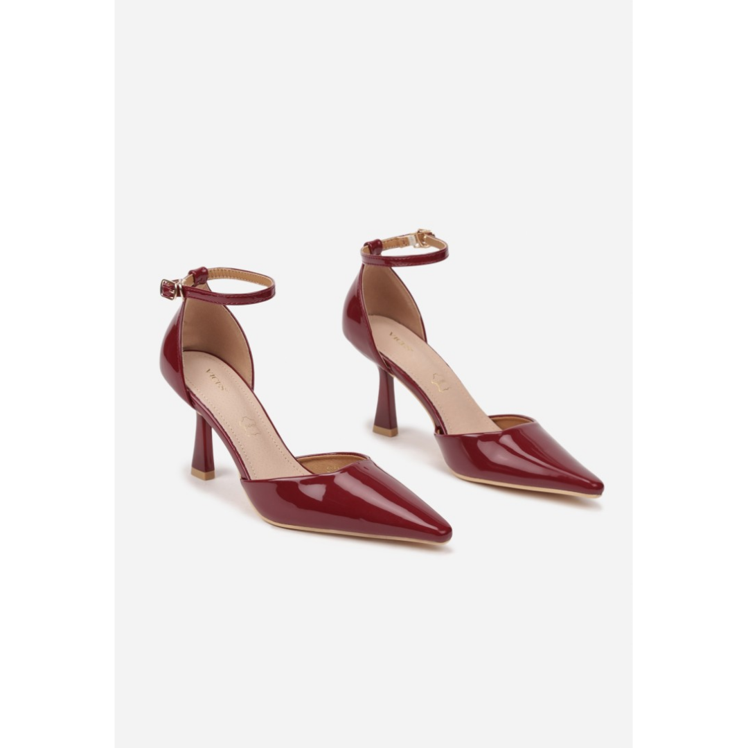 Heeled shoes, red