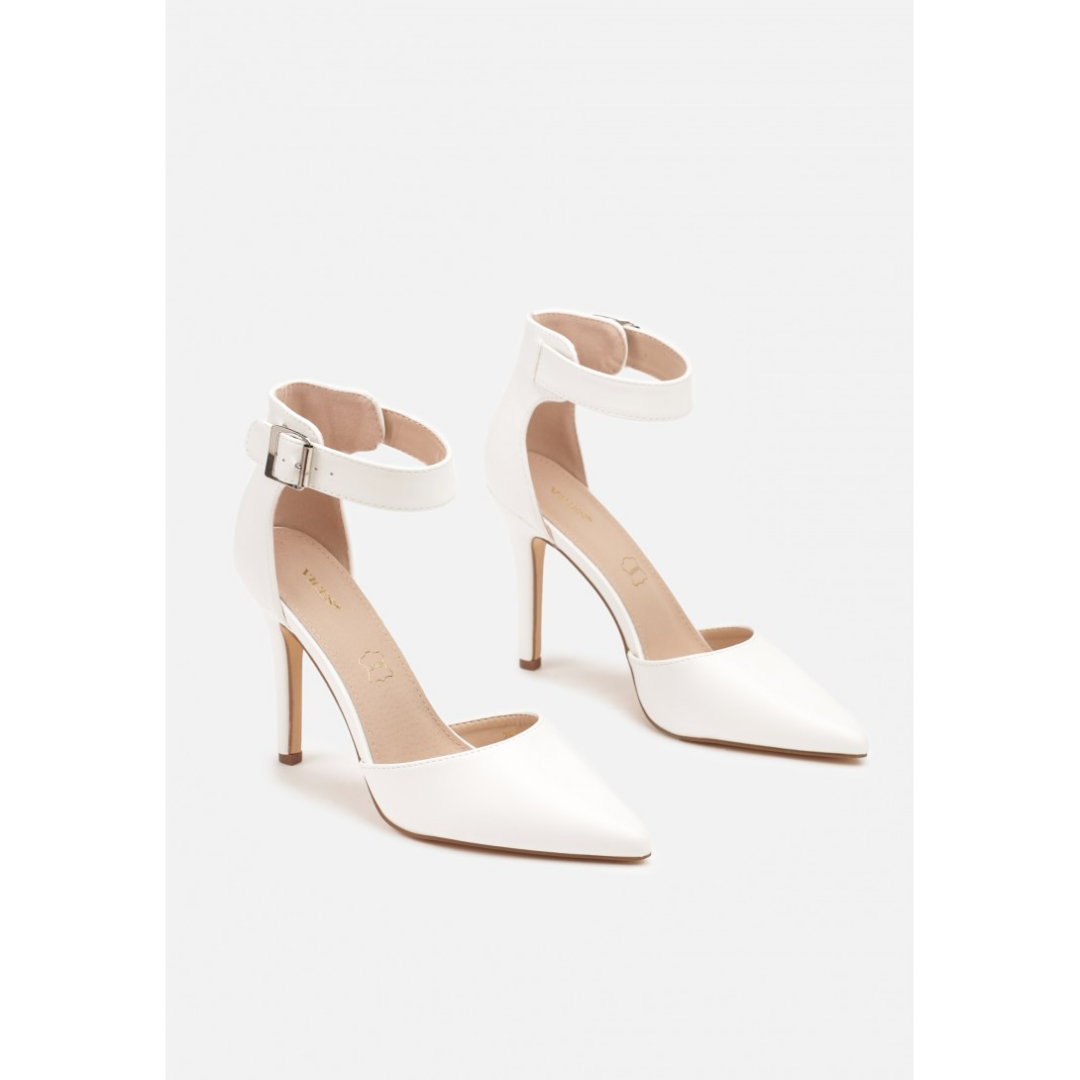 Heeled shoes, white