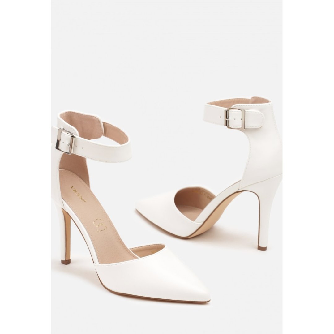 Heeled shoes, white