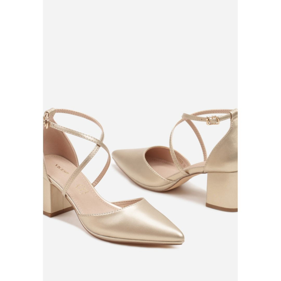Heeled shoes, gold