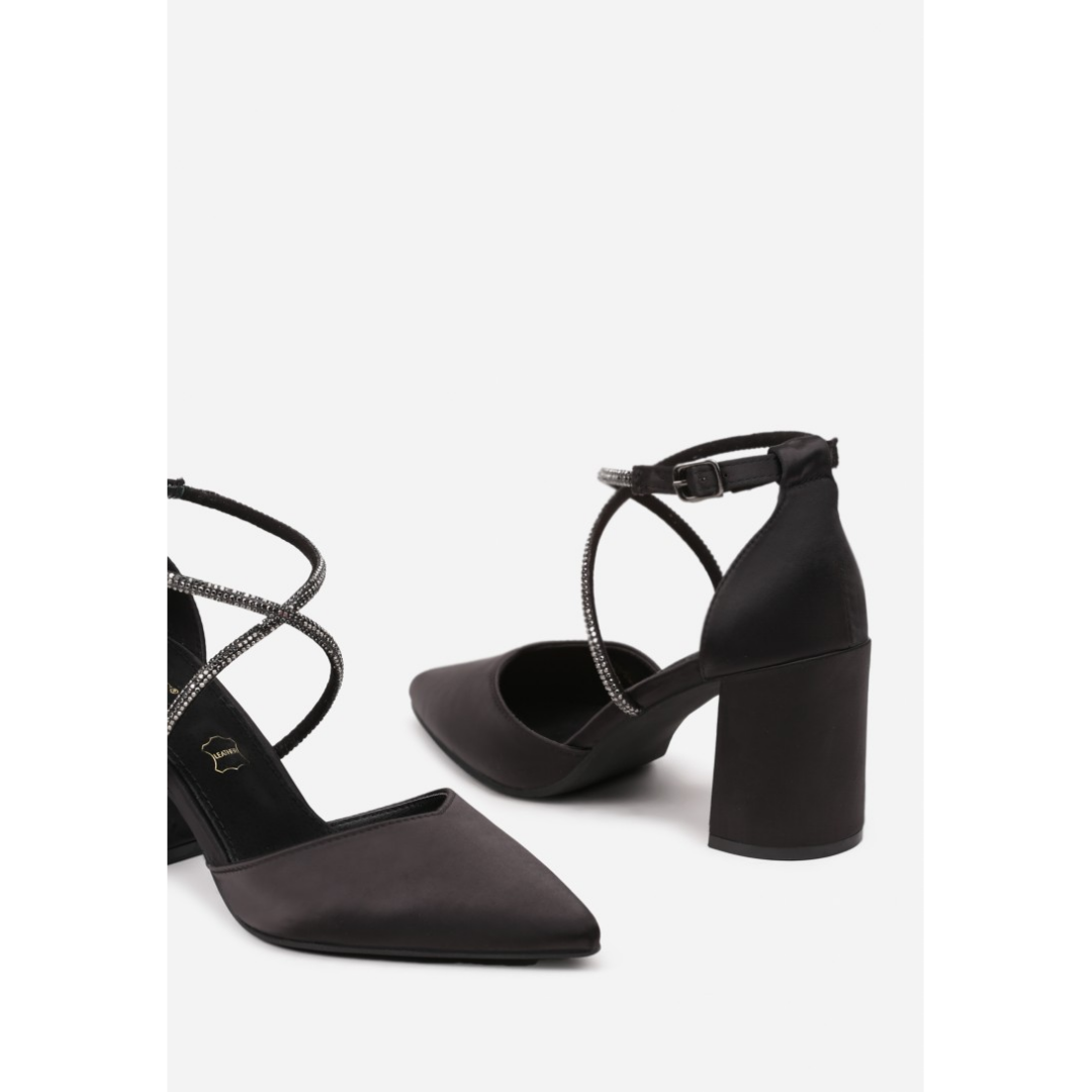 Heeled shoes, black