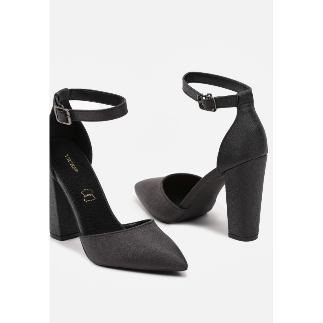 Heeled shoes, black