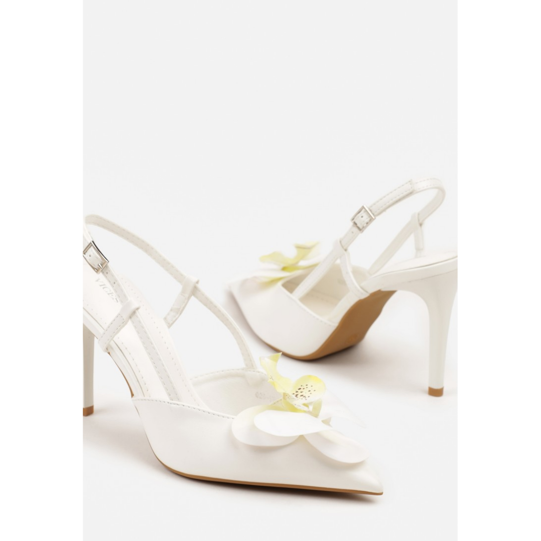 Heeled shoes, white