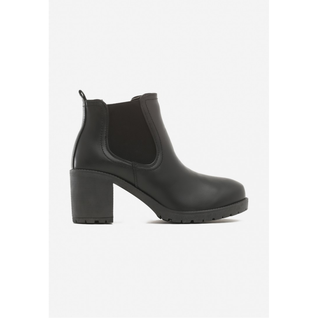 Heeled boots, black