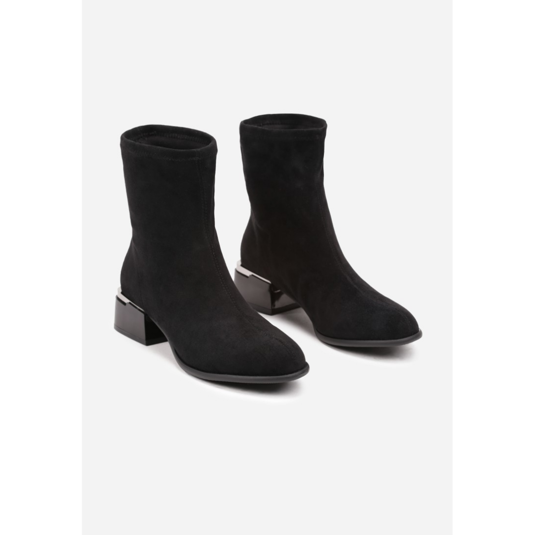 Heeled boots, black