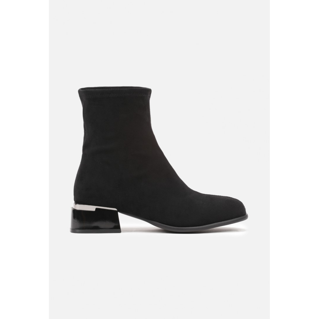 Heeled boots, black
