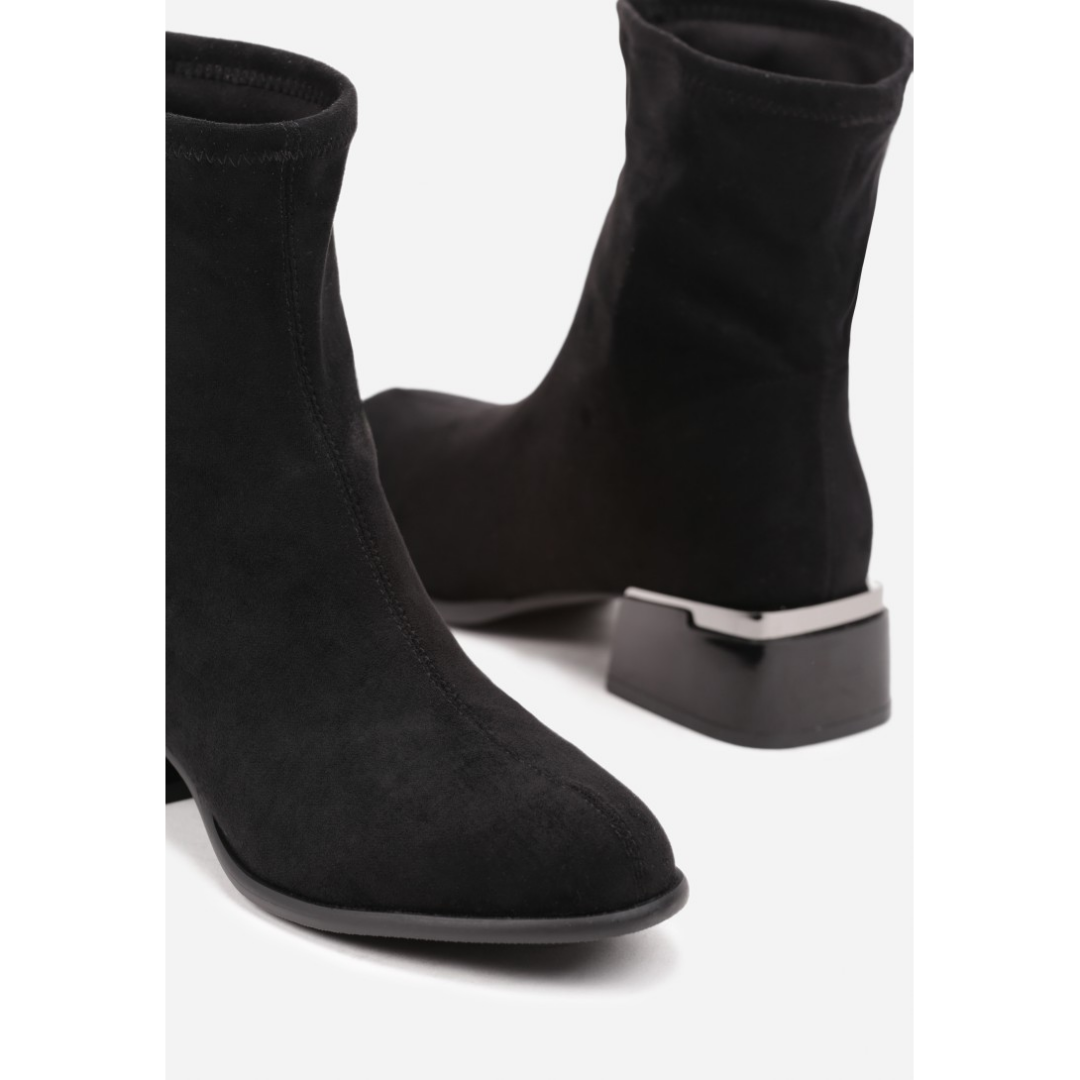 Heeled boots, black