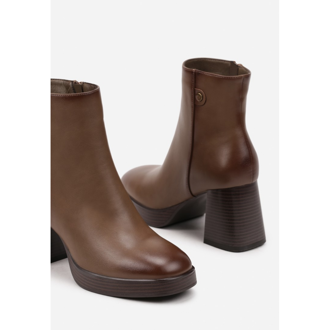 Heeled boots, brown