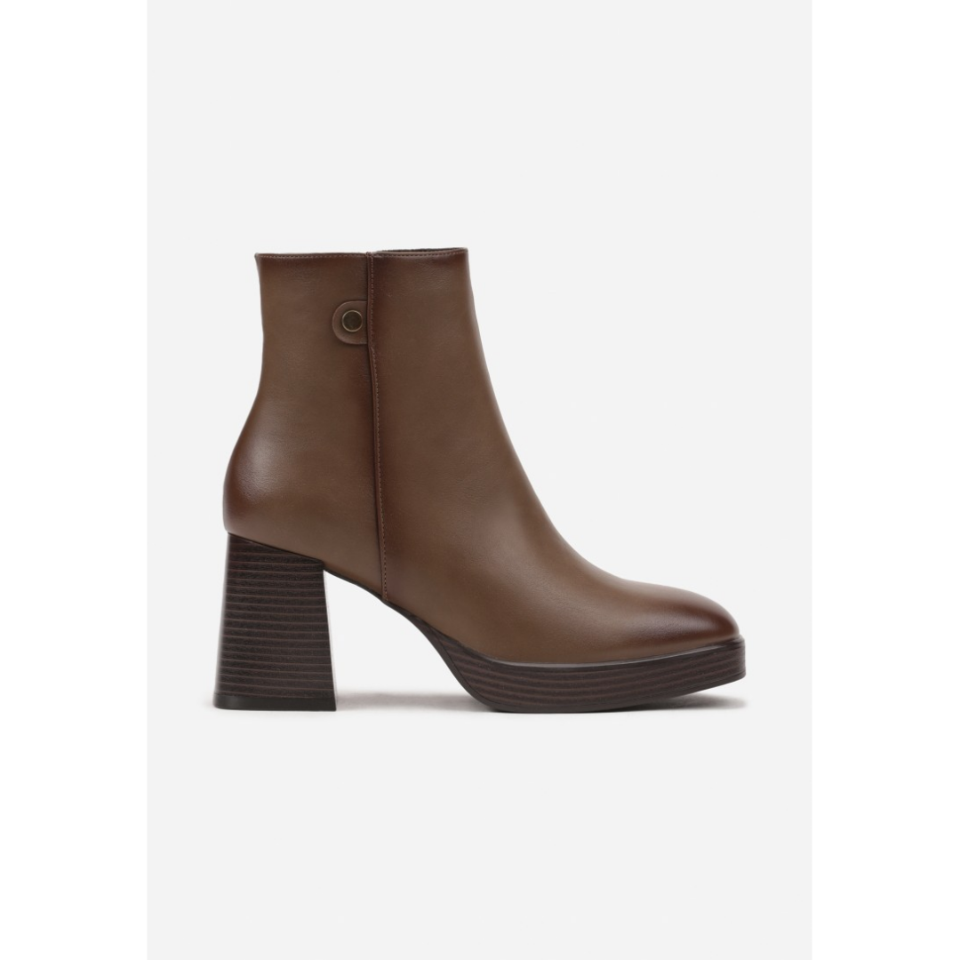 Heeled boots, brown