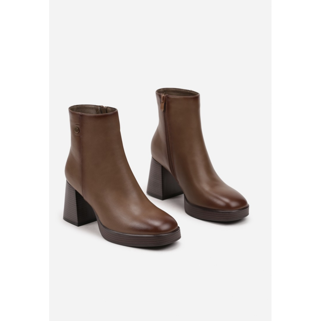 Heeled boots, brown
