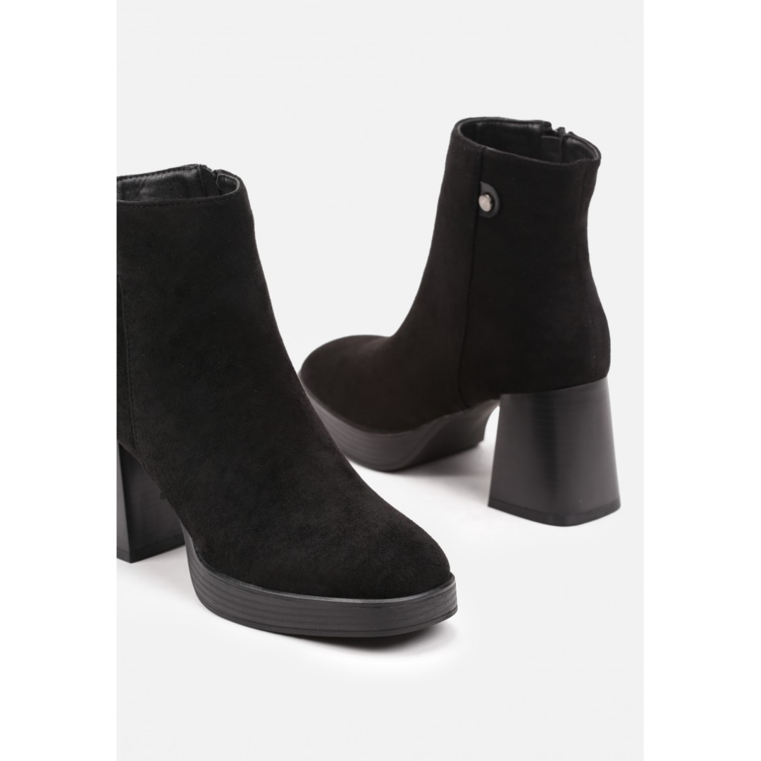 Heeled boots, black