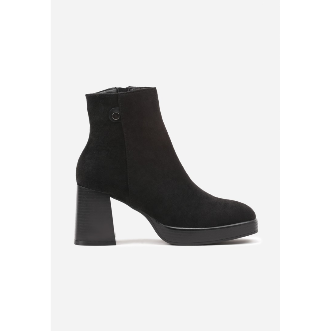 Heeled boots, black