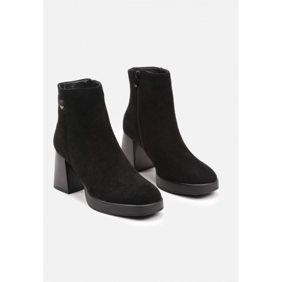 Heeled boots, black