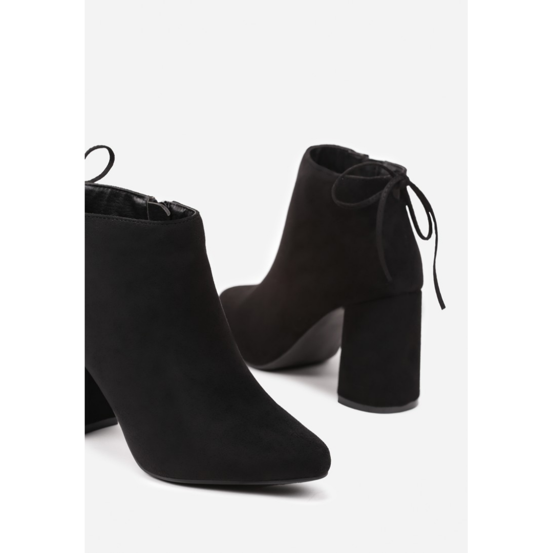 Heeled boots, black