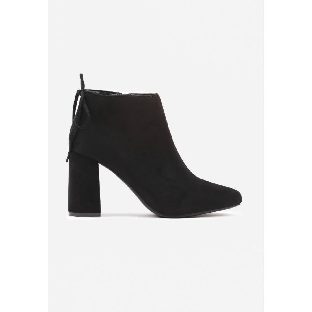 Heeled boots, black