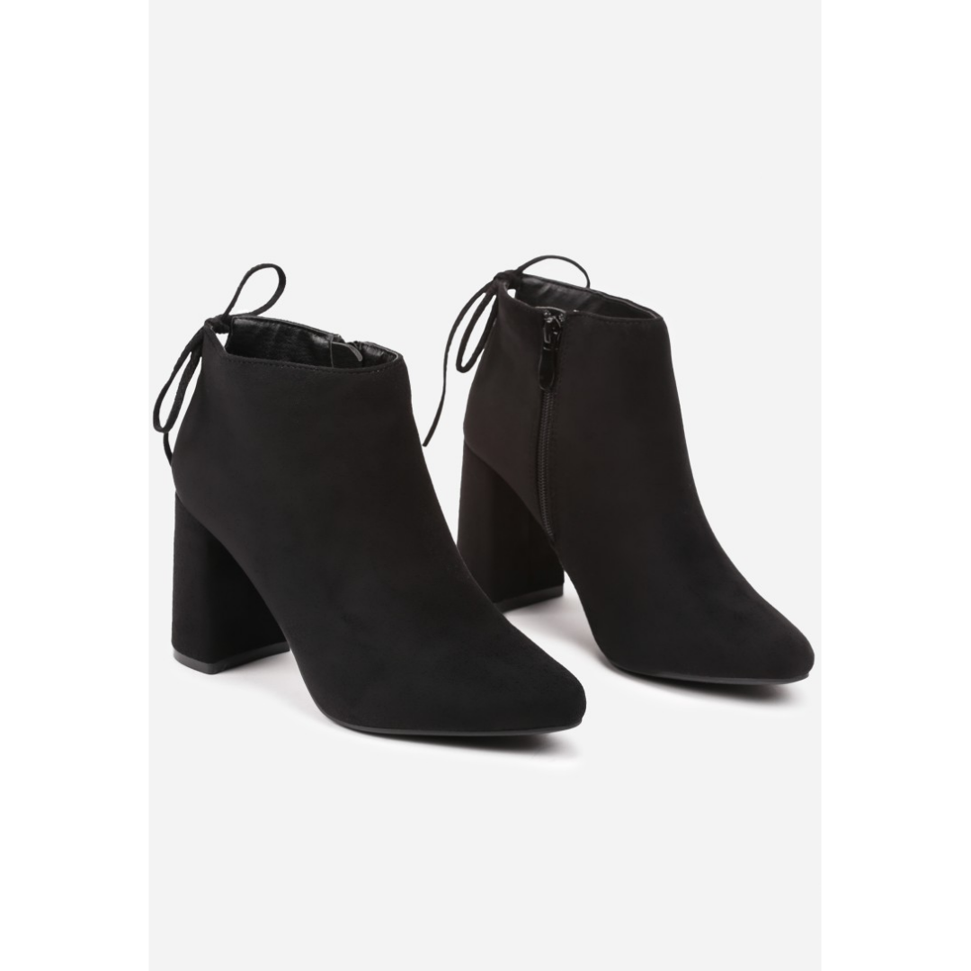 Heeled boots, black