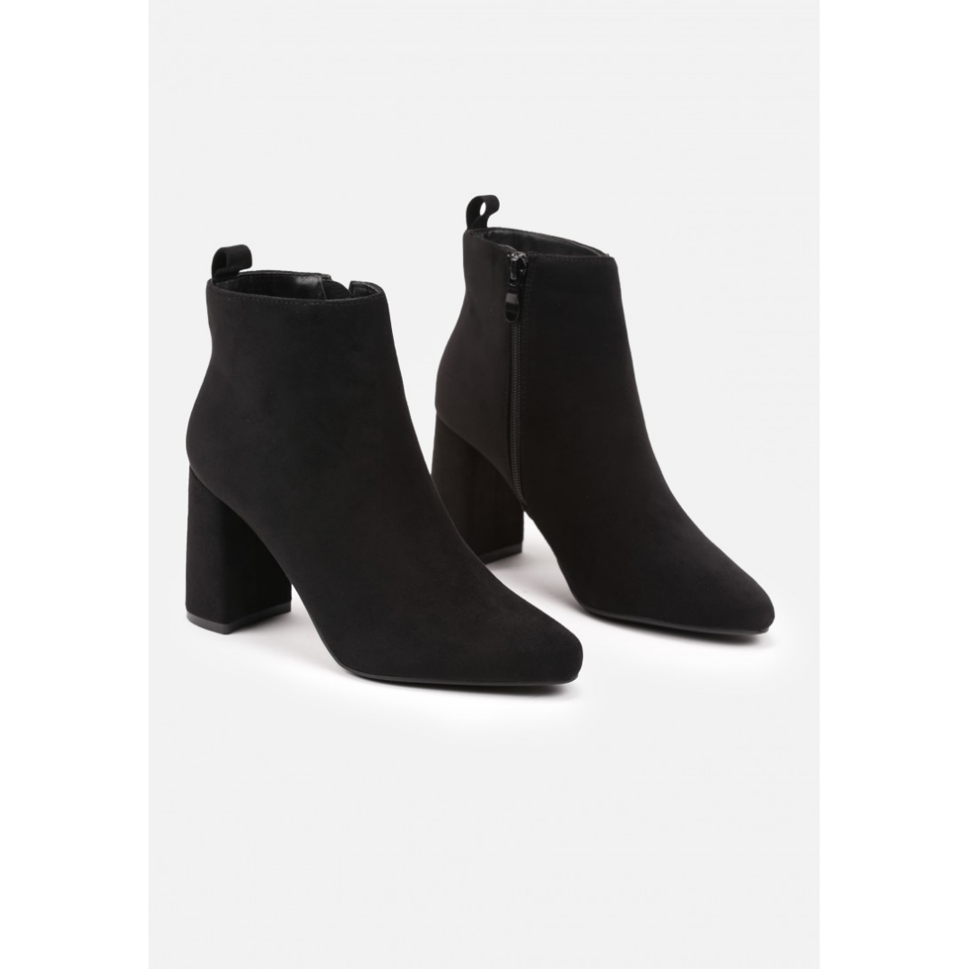 Heeled boots, black
