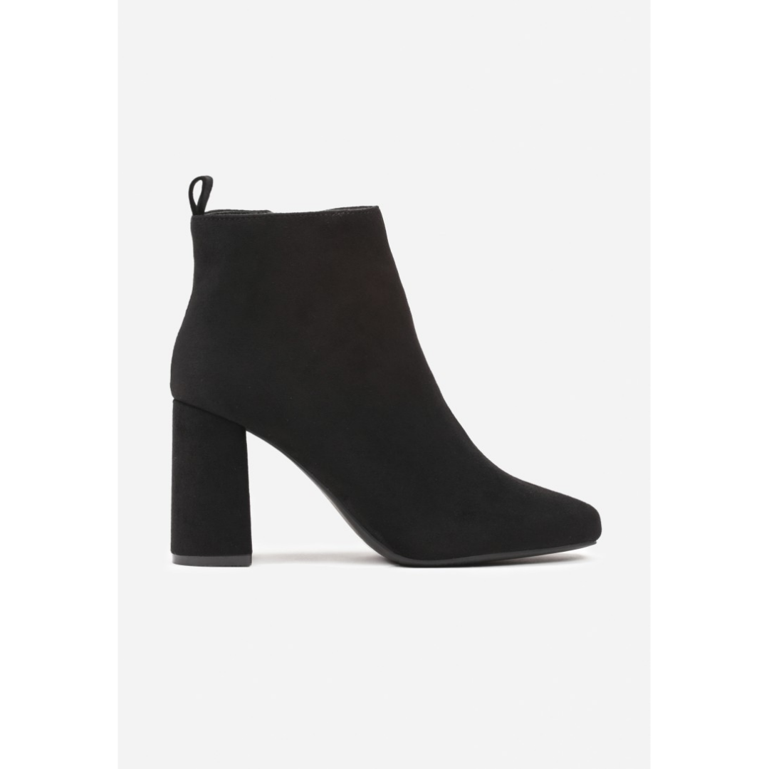 Heeled boots, black
