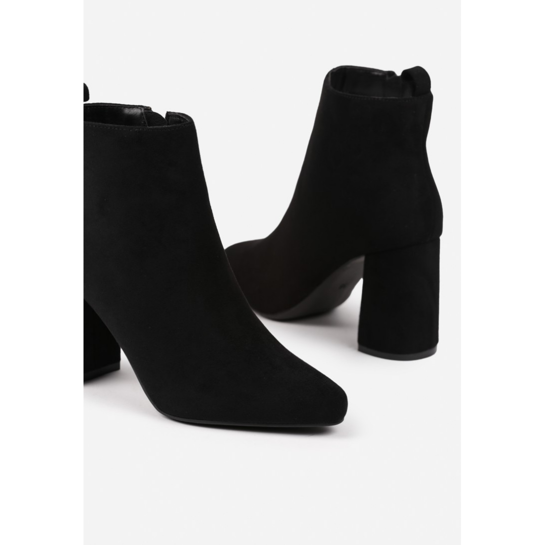 Heeled boots, black