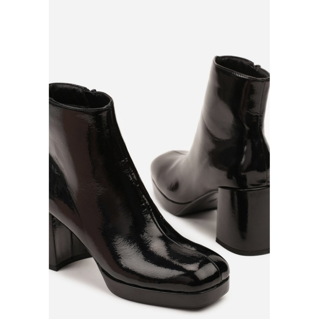 Heeled boots, black