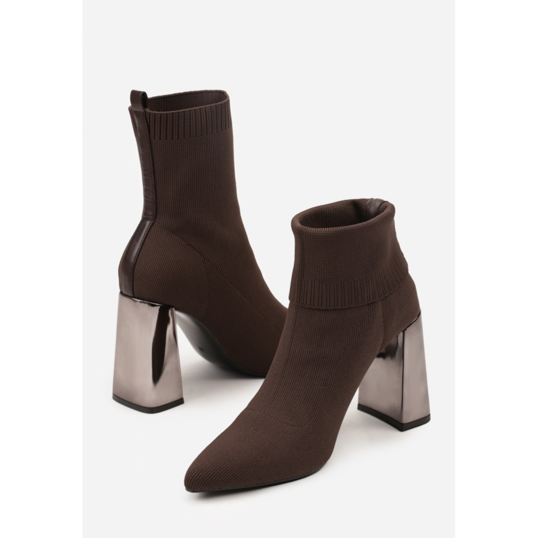 Heeled boots, brown
