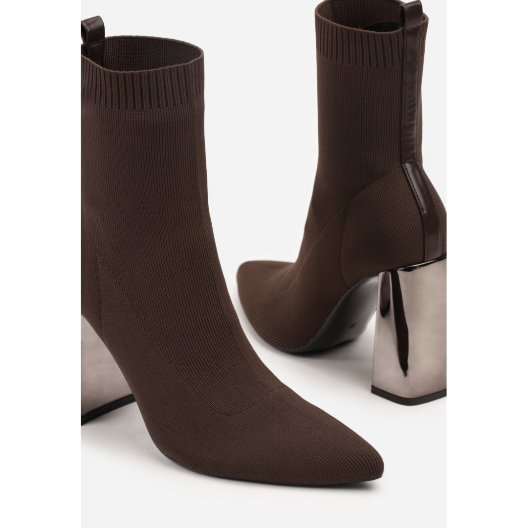 Heeled boots, brown