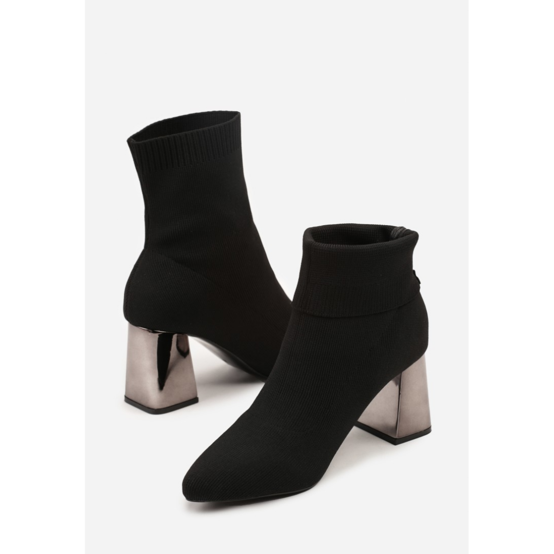 Heeled boots, black