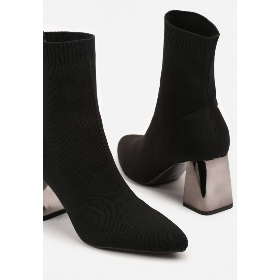 Heeled boots, black
