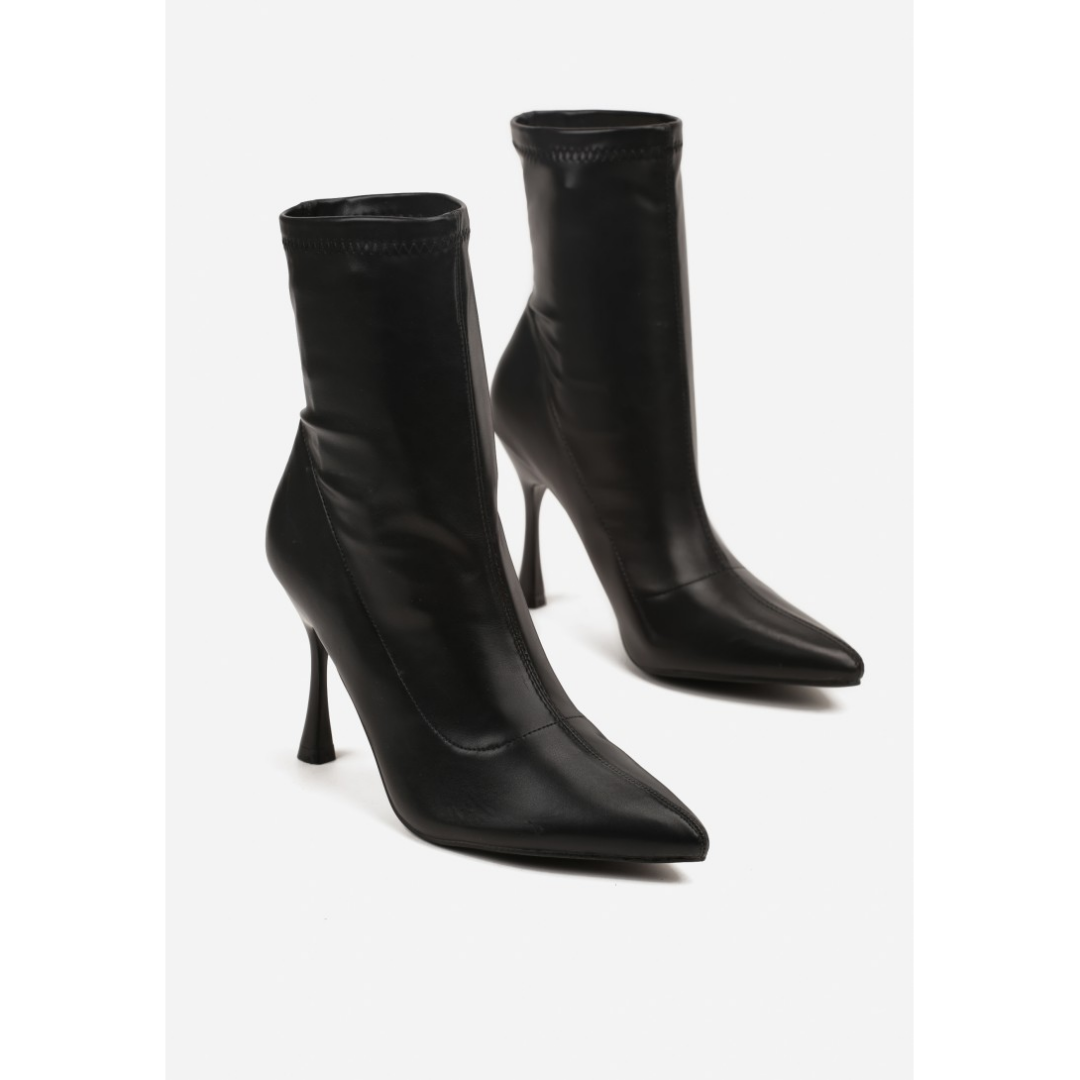 Heeled boots, black