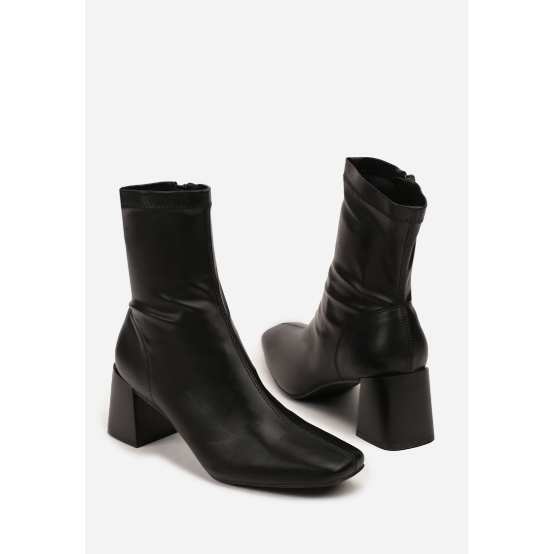 Heeled boots, black