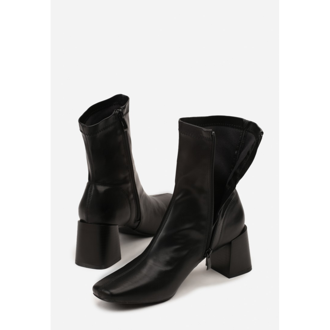 Heeled boots, black