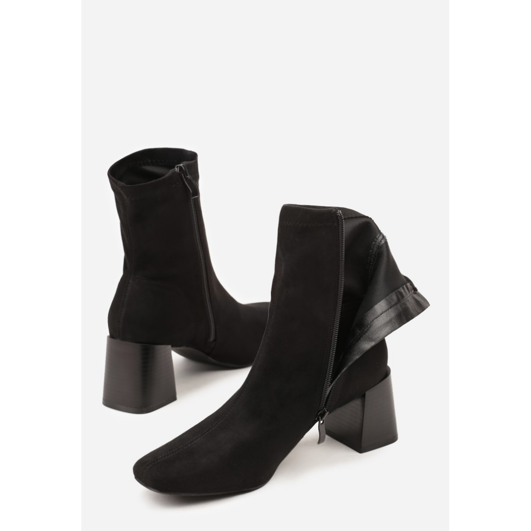 Heeled boots, black