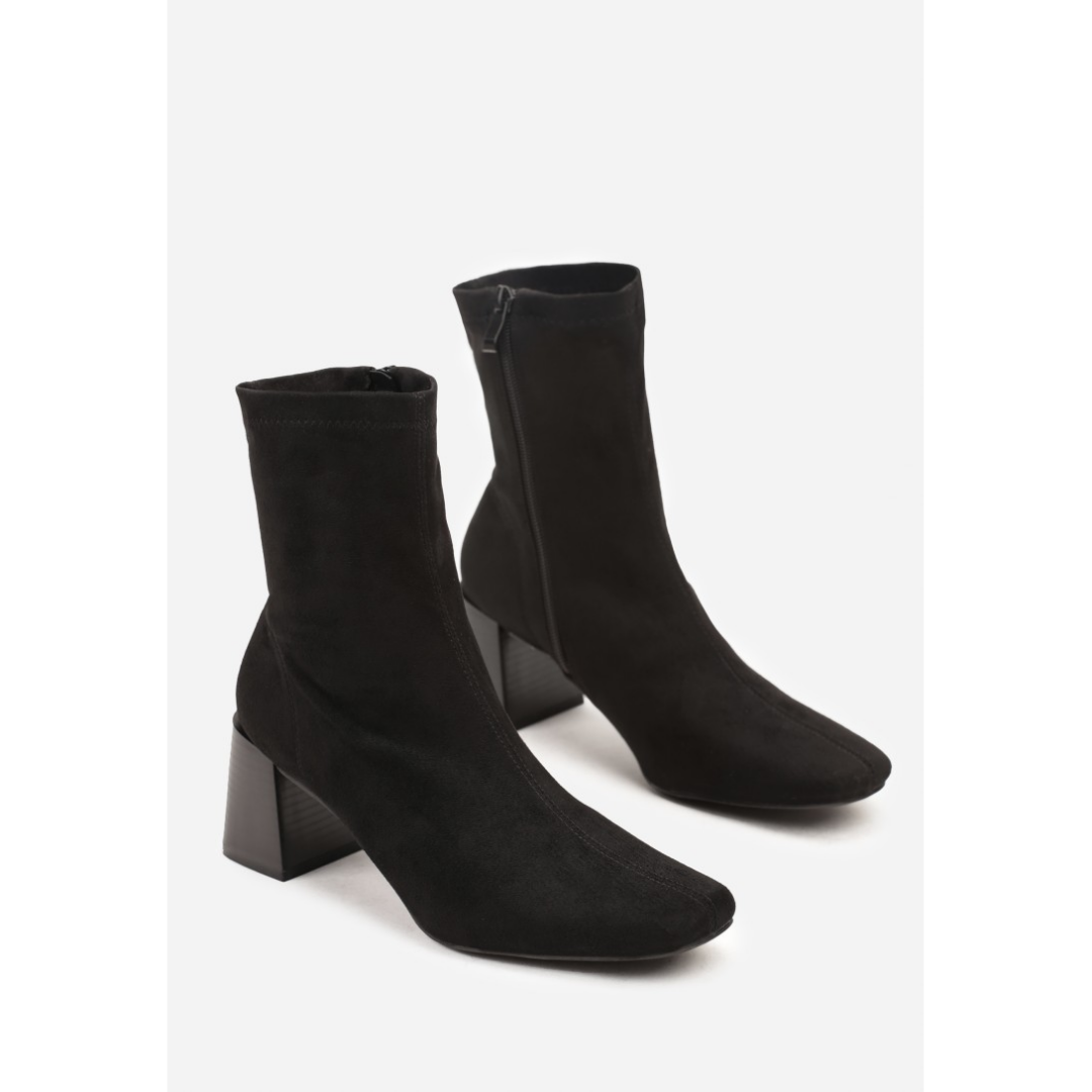 Heeled boots, black