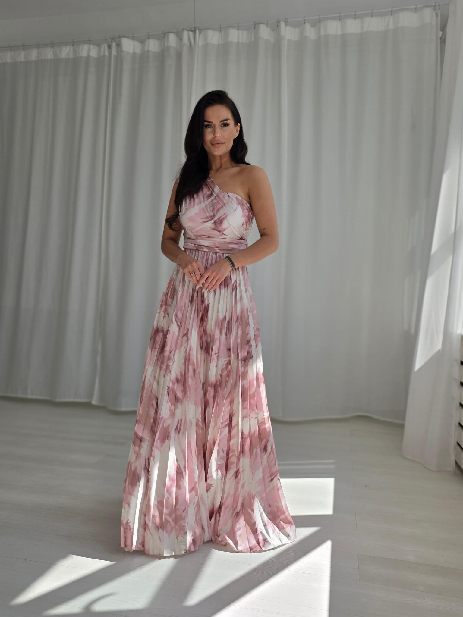 Ühe õlaga plisseeritud maksikleit, heleroosa - Image 2